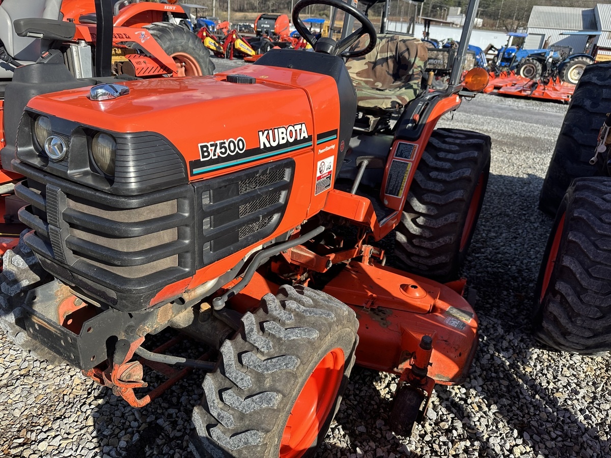 KUBOTA B7500 WITH 60" DECK