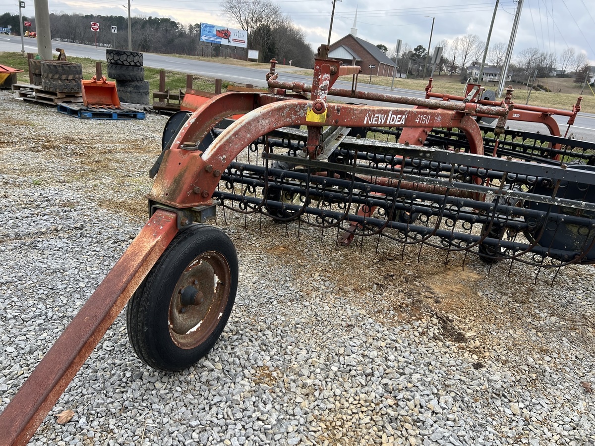 NEW IDEA 4150 HAY RAKE